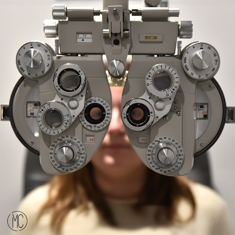 photo d'outils techniques d'un opticien à amplepuis